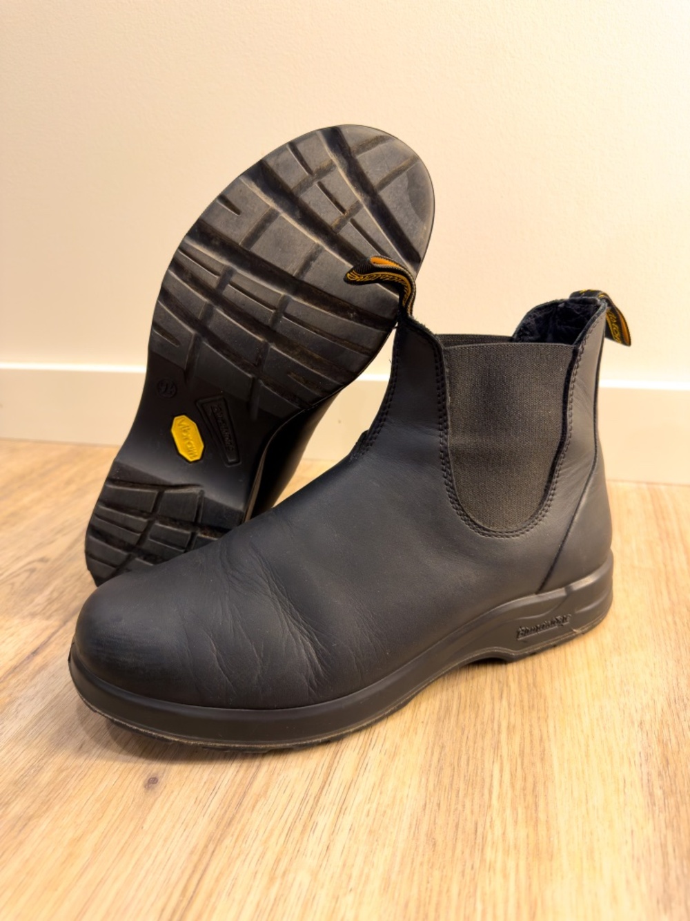 Blundstone All-Terrain Vibram Sole in Black Size 9.5 AUS/UK Style 2058